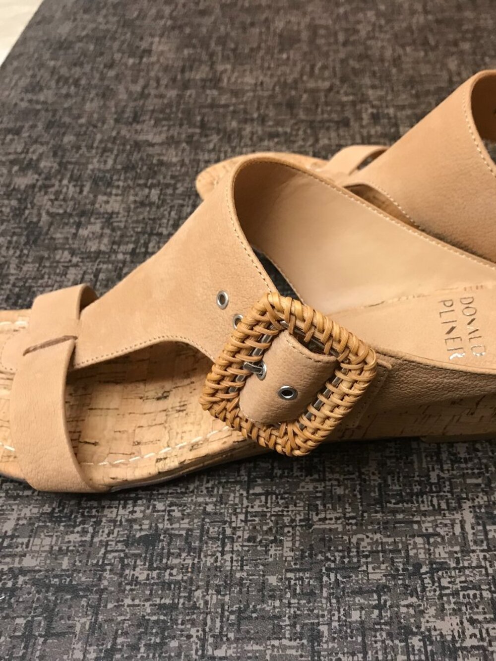 Donald Pliner Vine Wedge Sandals 8.5 Sand Nubuck NWT - Picture 5 of 8